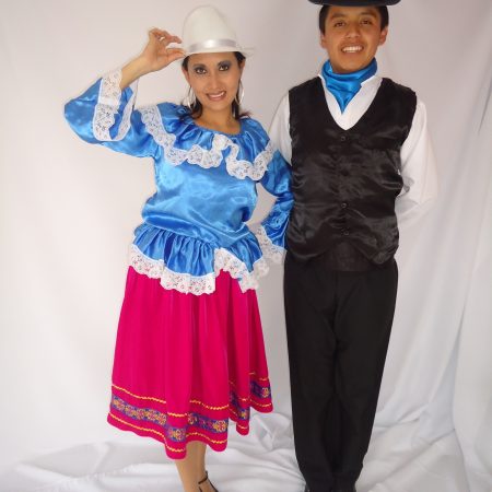 MODELO TERCIOPELO FUCSIA BLUSA CARDENILLO HOMBRE