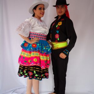 Modelo 3 faldas bordadas hombres