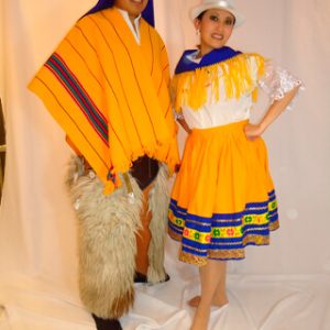 Modelo combinadas amarillas hombres