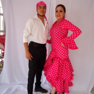 Modelo españoles vestido fucsia