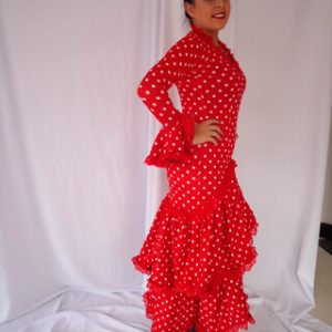 Modelo españoles vestido rojo bolas