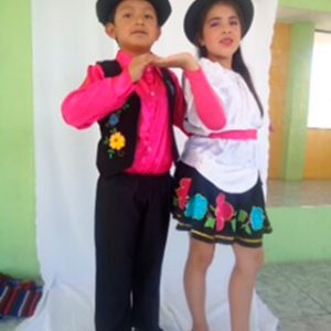 Modelo falda bordada negra niñas