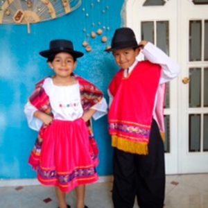 Modelo terciopelo fucsia niñas