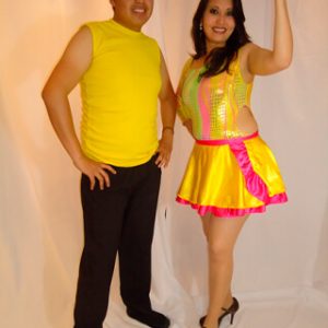 Traje cascabel amarillo adultos hombres